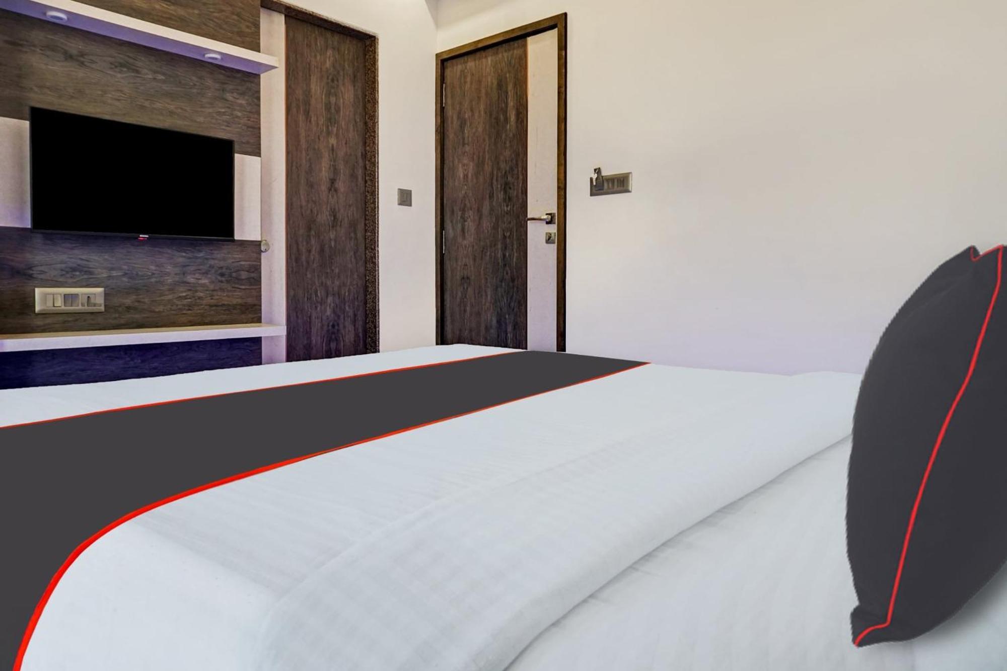 Super Townhouse Poona Royal Hotel Pimpri-Chinchwad Ngoại thất bức ảnh