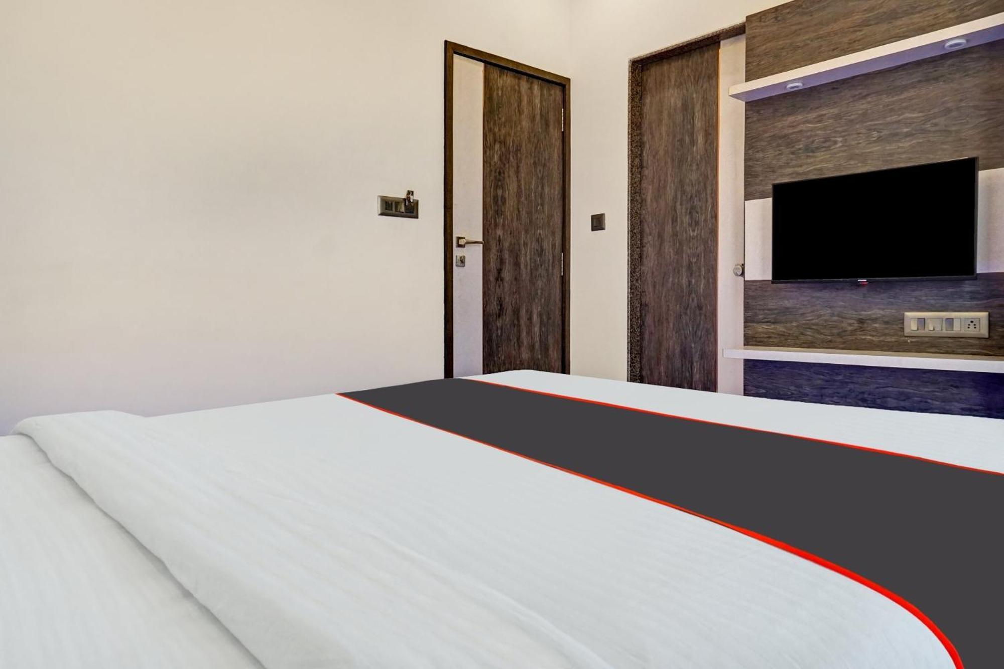 Super Townhouse Poona Royal Hotel Pimpri-Chinchwad Ngoại thất bức ảnh