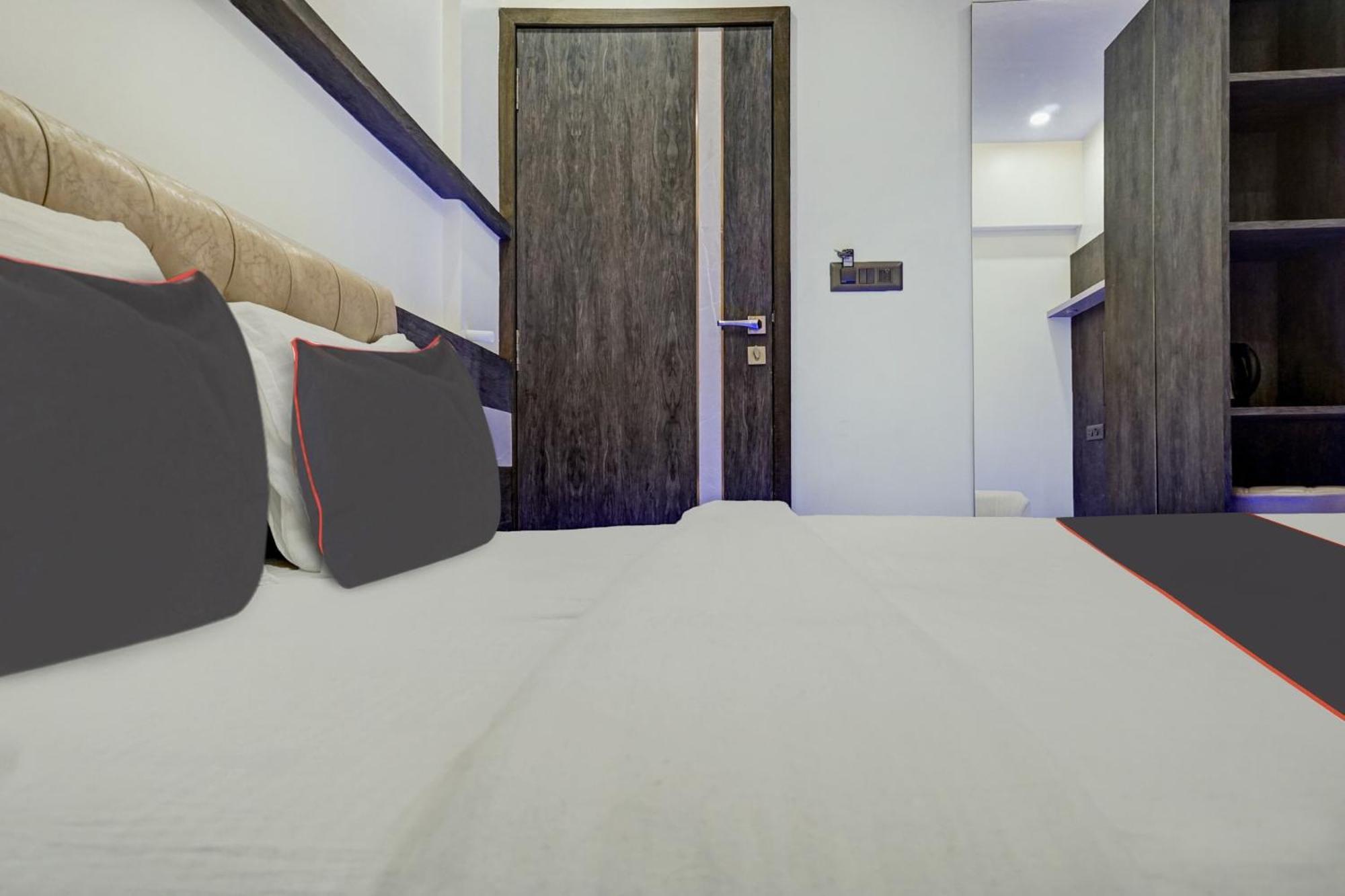 Super Townhouse Poona Royal Hotel Pimpri-Chinchwad Ngoại thất bức ảnh